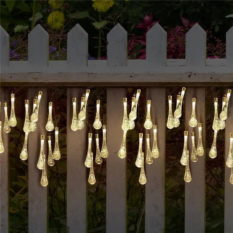 Guirnalda de luces LED solares en forma de gota para exteriores, impermeables, para jardín, césped, caminos, vallas, bodas, fiestas y decoración navideña.